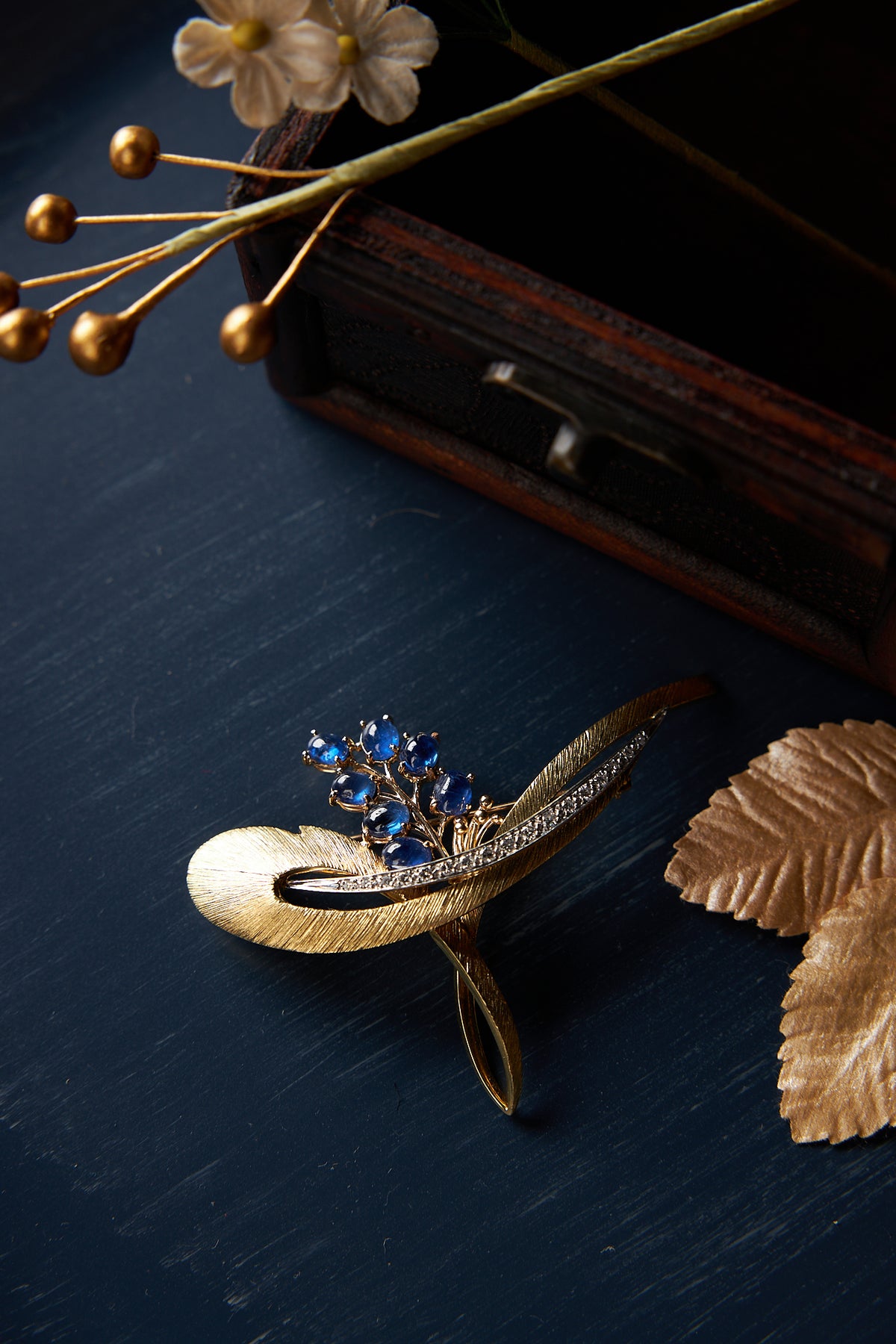 18 Karat Yellow Gold Floral Sapphire Brooch