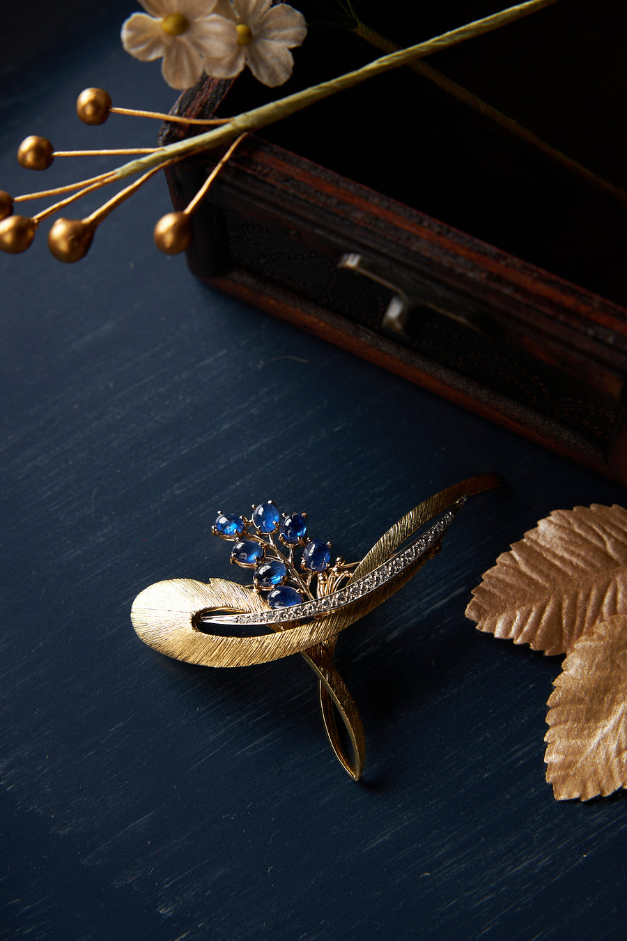 18 Karat Yellow Gold Floral Sapphire Brooch