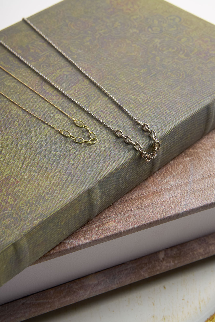 18 Karat White Gold Necklace