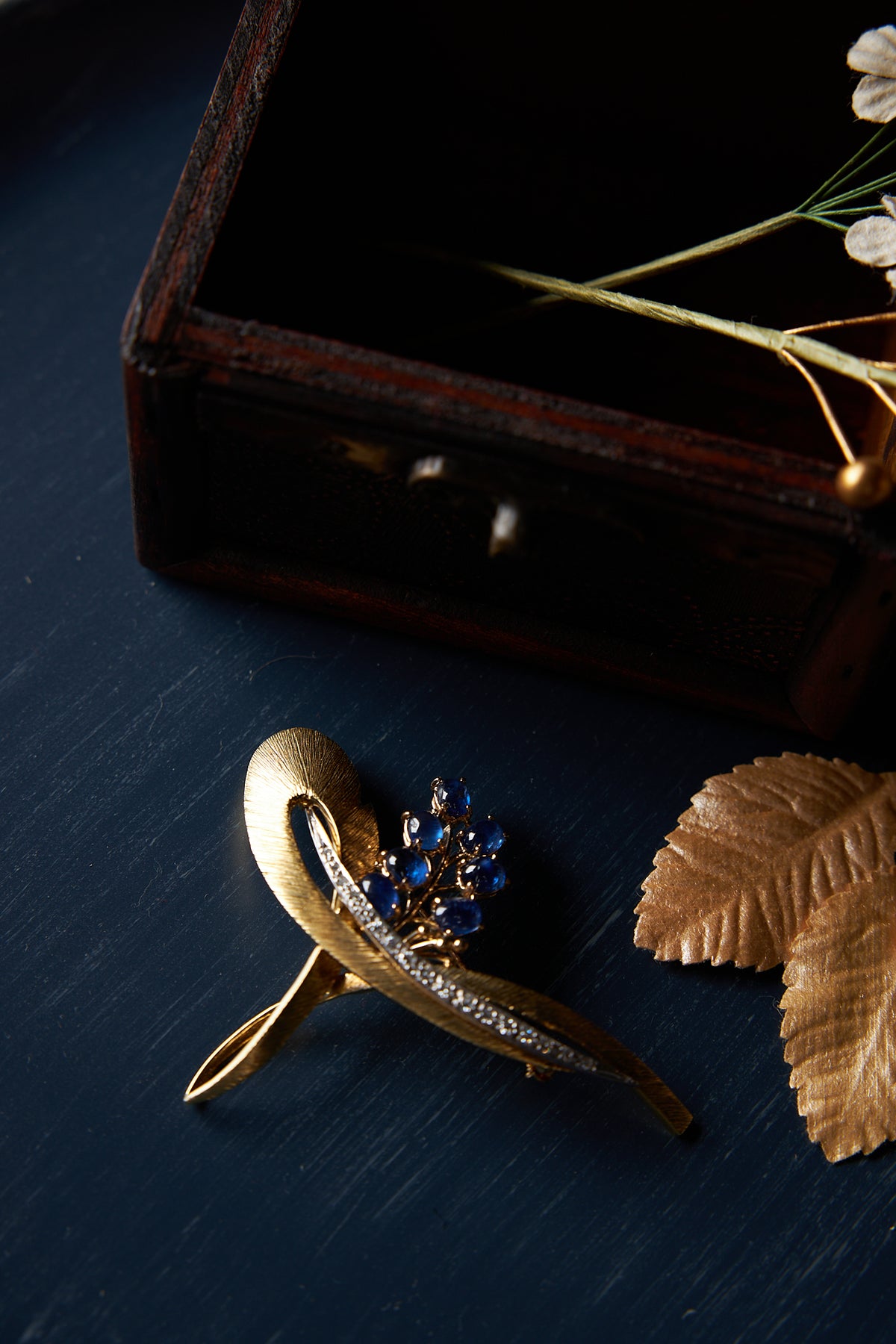 18 Karat Yellow Gold Floral Sapphire Brooch