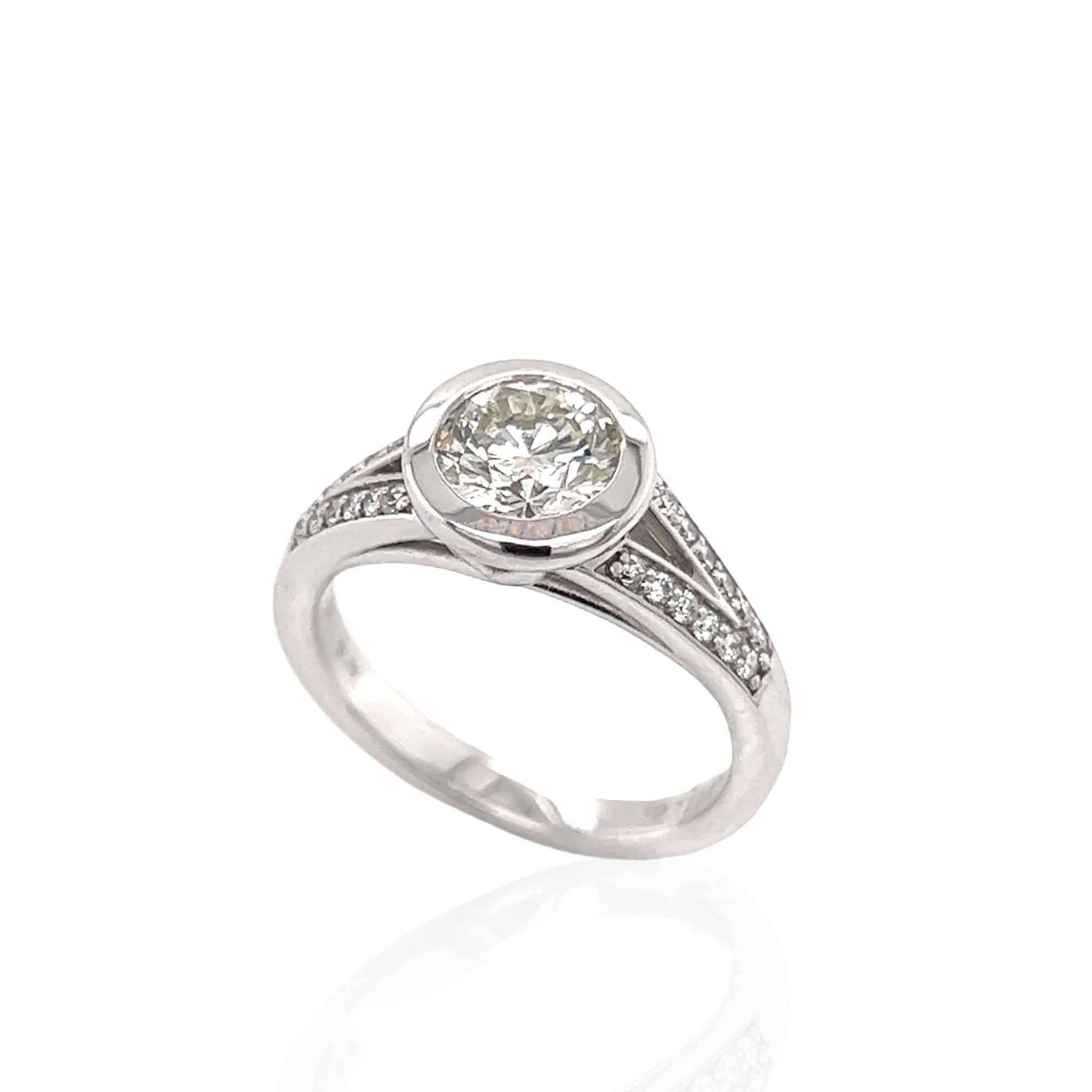 18 Karat White Gold Diamond Ring