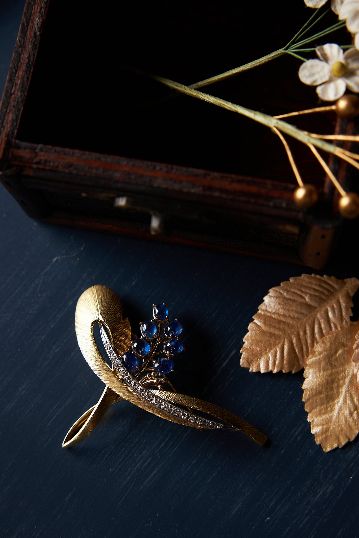 18 Karat Yellow Gold Floral Sapphire Brooch