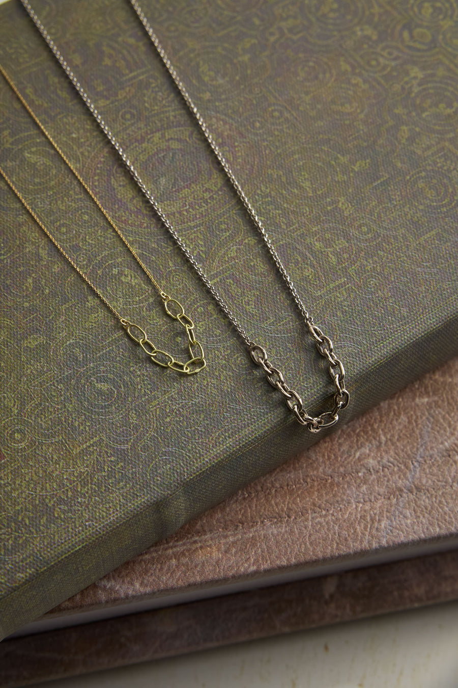 18 Karat White Gold Necklace