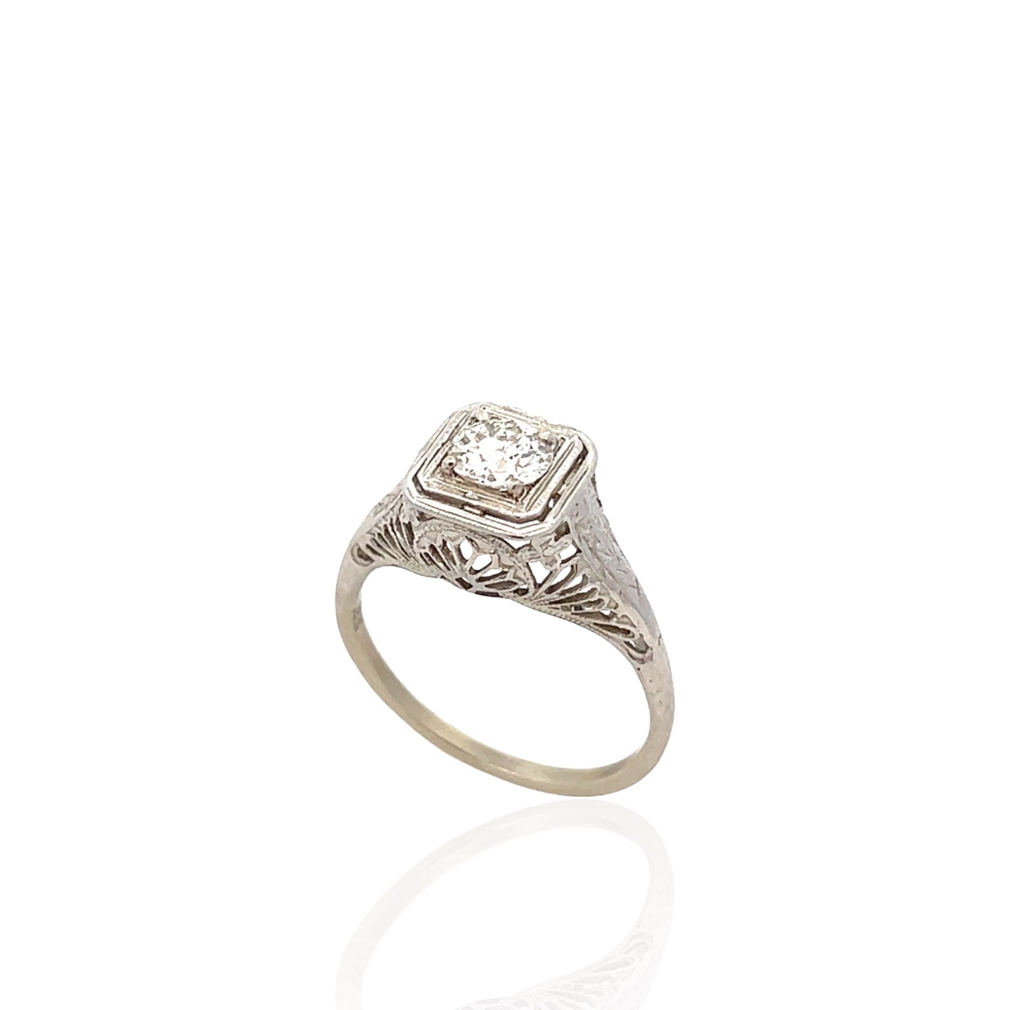 18 Karat White Gold Diamond Ring