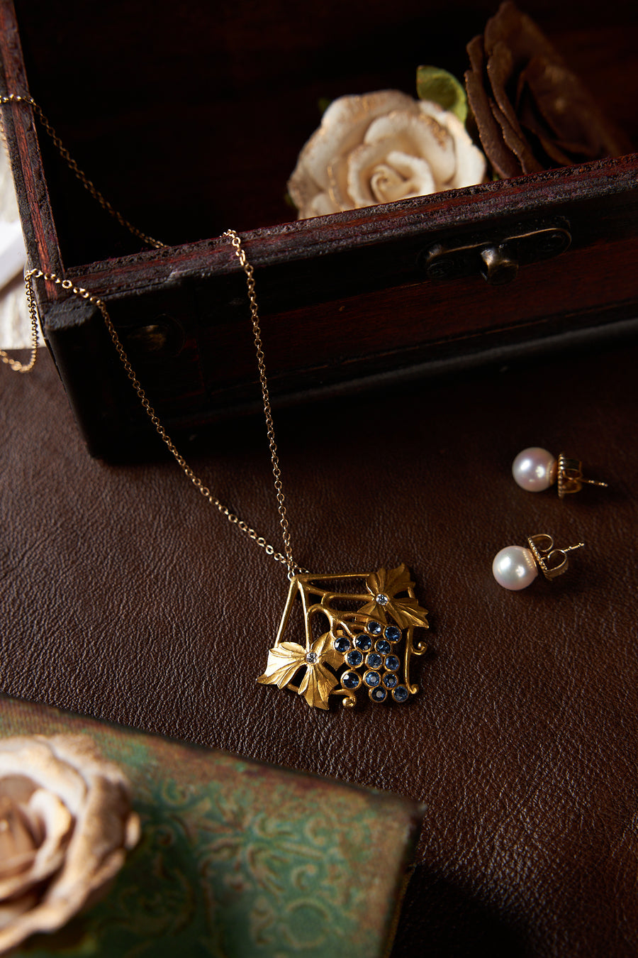 14 Karat Yellow Gold and Sapphire Art Nouveau Grape Pendant