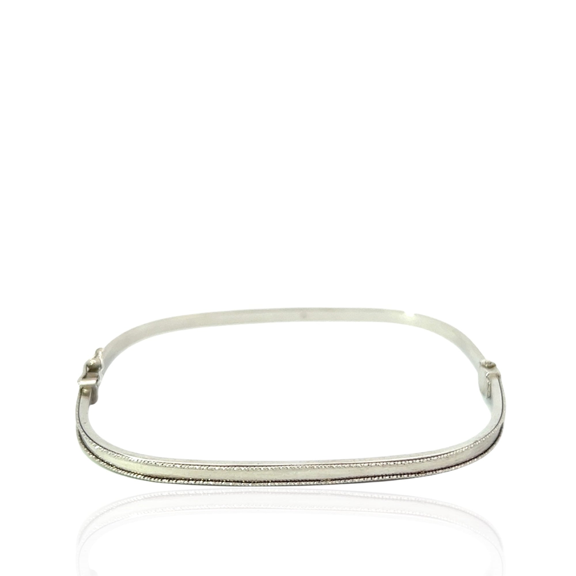 18 Karat White Gold Hinged Bangle Bracelet