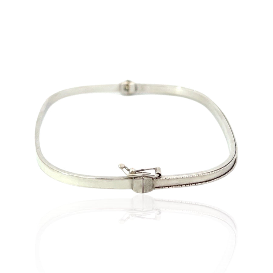 18 Karat White Gold Hinged Bangle Bracelet